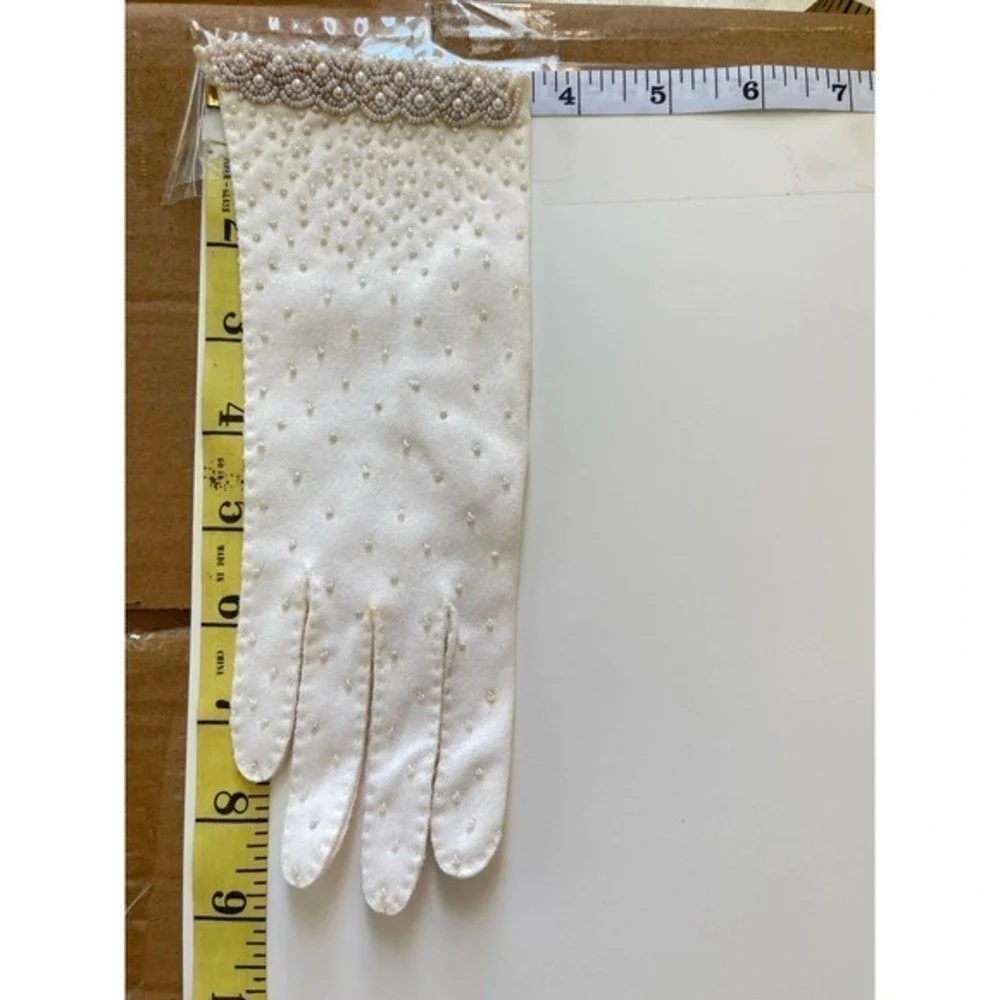 Vintage 60’s White Beautiful Beaded Gloves Made In Hong Kong